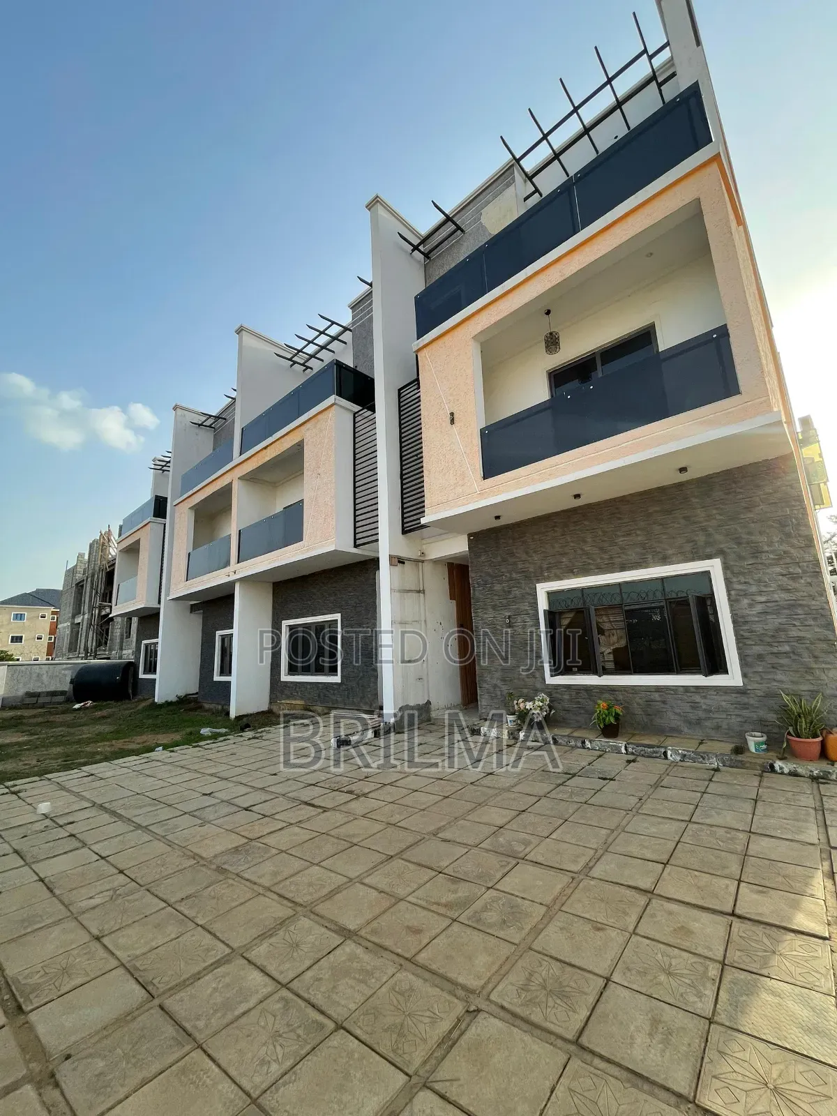 4bdrm Duplex in Life Camp for sale in Life Camp