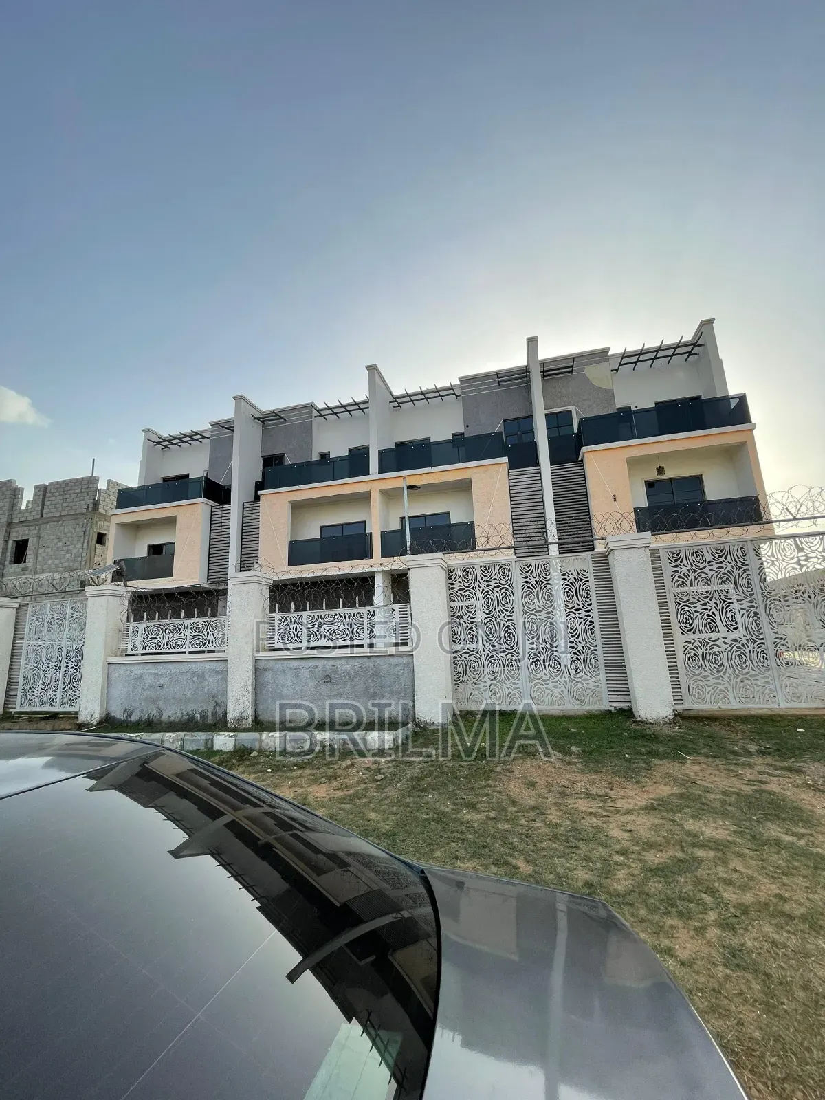 4bdrm Duplex in Life Camp for sale in Life Camp