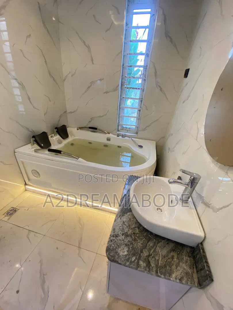 5bdrm Duplex in New Oko Oba for sale in New Oko Oba