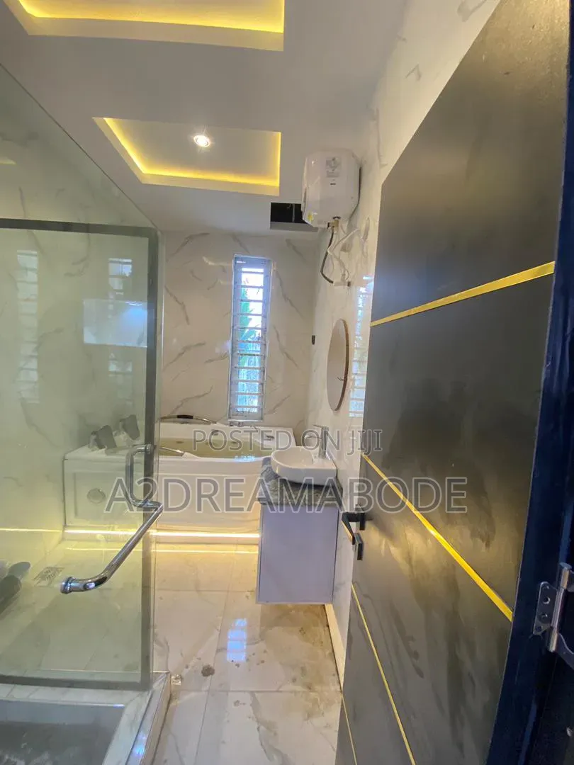 5bdrm Duplex in New Oko Oba for sale in New Oko Oba