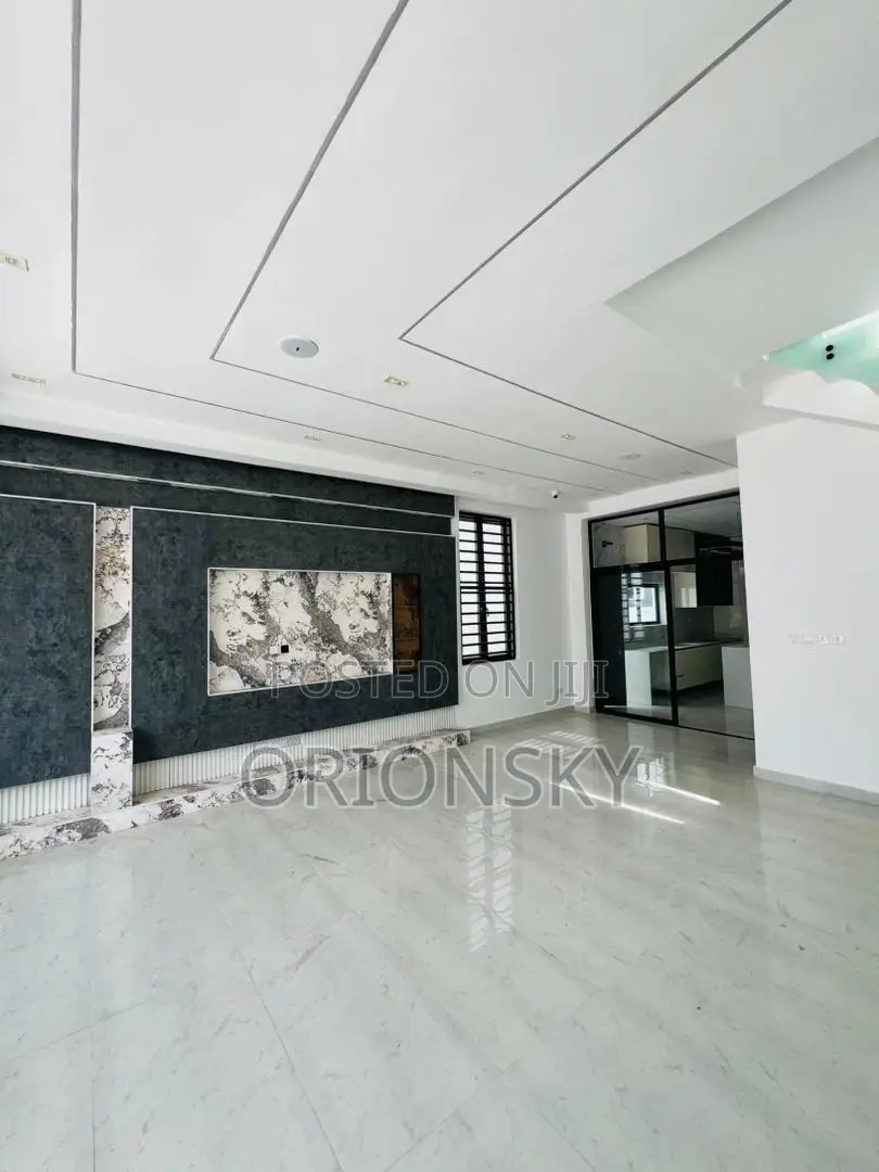 Furnished 4bdrm Duplex in Orchid, Chevron for sale in Chevron