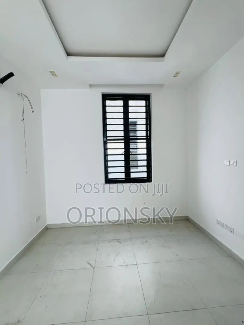 Furnished 4bdrm Duplex in Orchid, Chevron for sale in Chevron