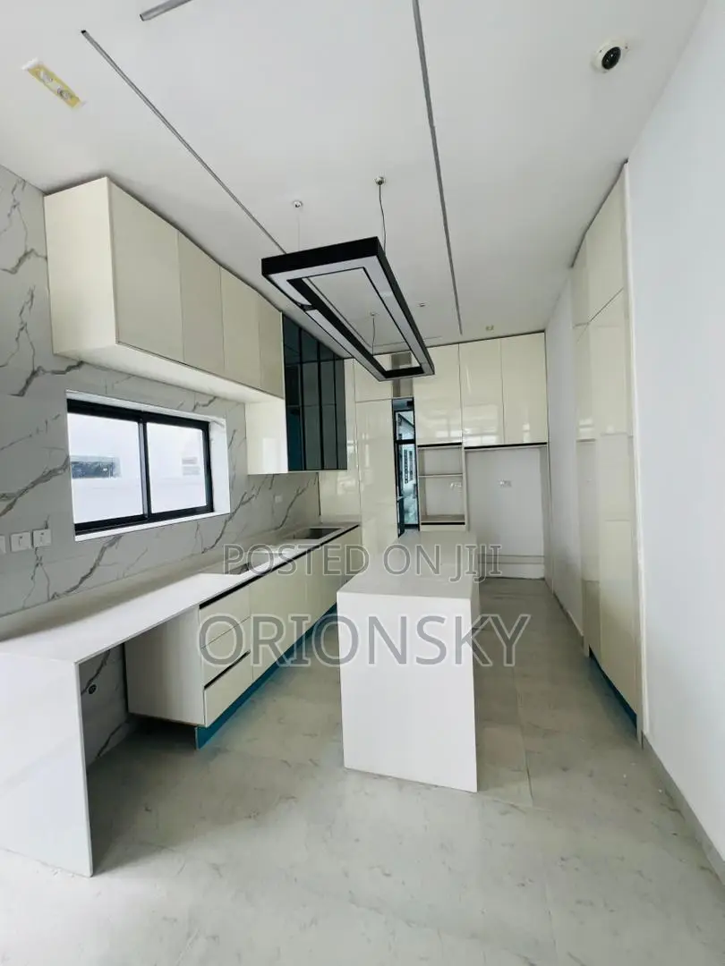 Furnished 4bdrm Duplex in Orchid, Chevron for sale in Chevron