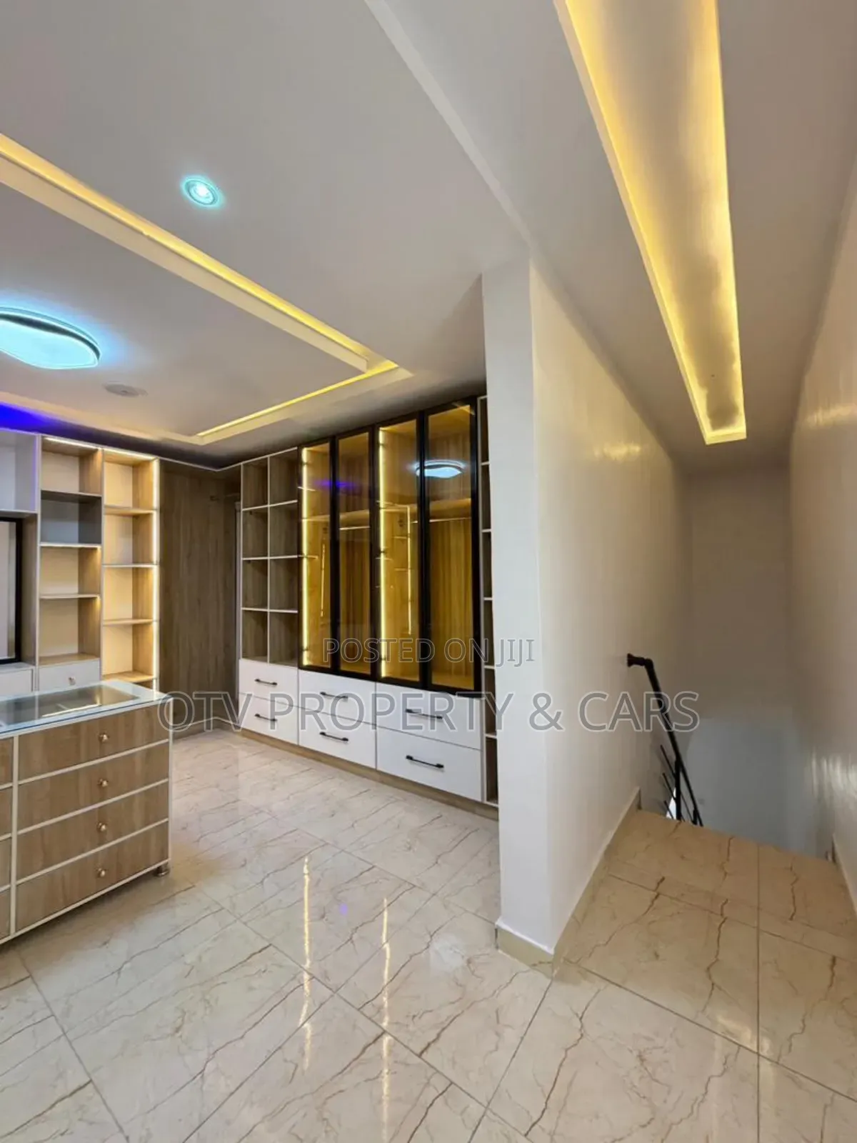 Furnished 5bdrm Duplex in Chevron for sale in Chevron