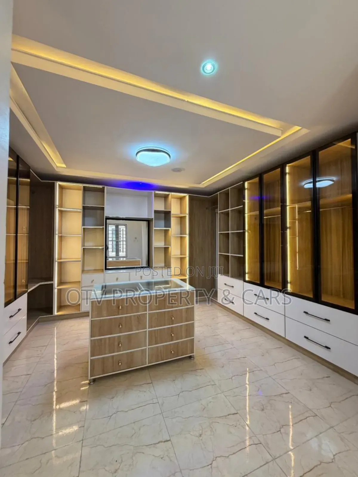 Furnished 5bdrm Duplex in Chevron for sale in Chevron