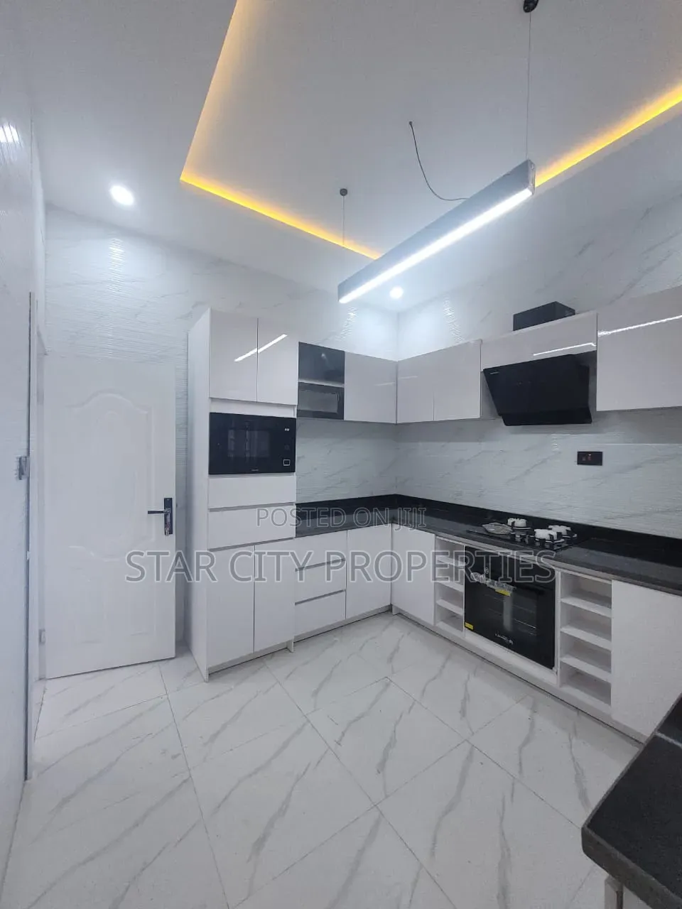 3bdrm Duplex in Medina Estate for sale in Medina