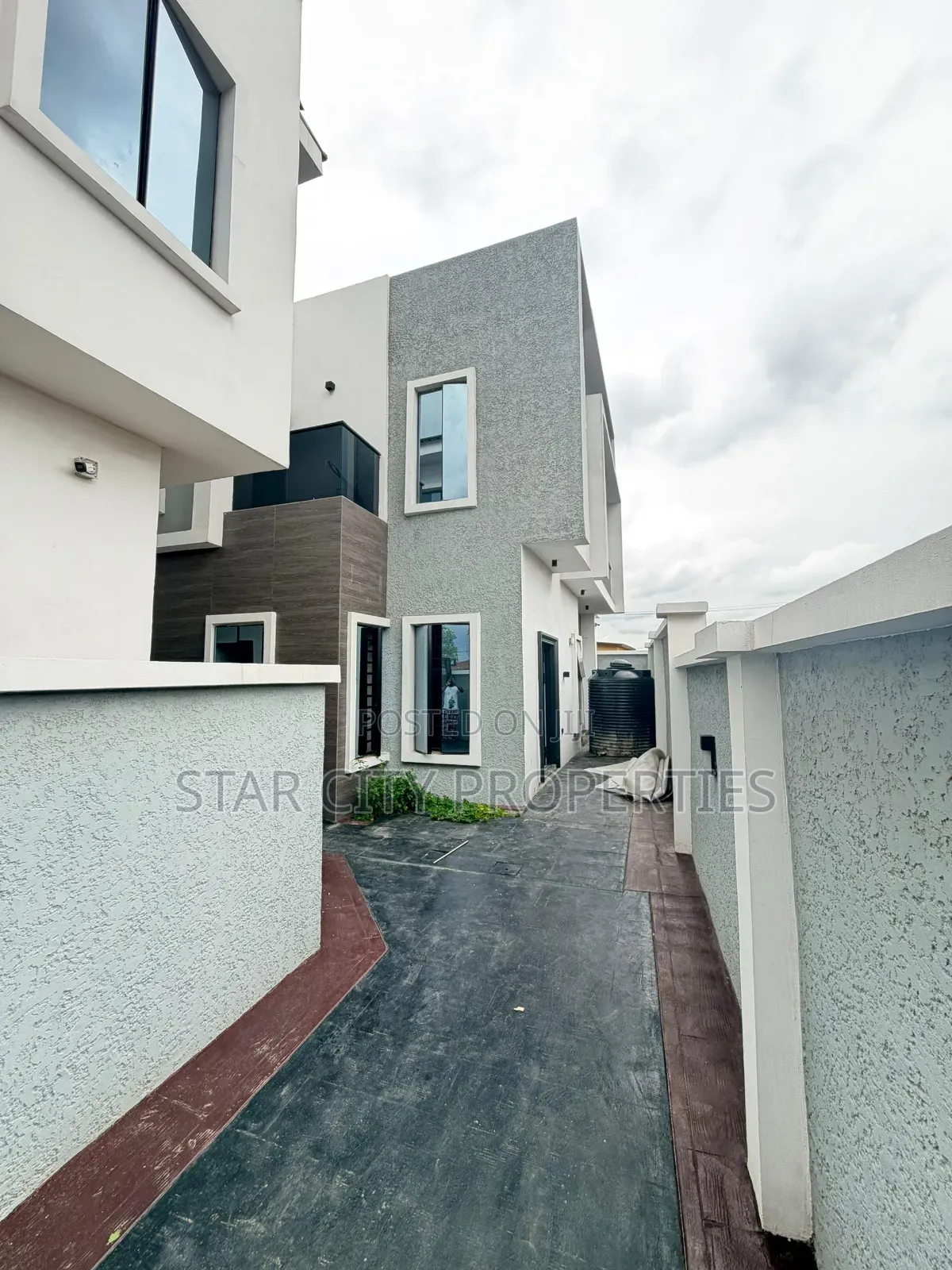 4bdrm Duplex in Ogba for sale in Aguda / Ogba