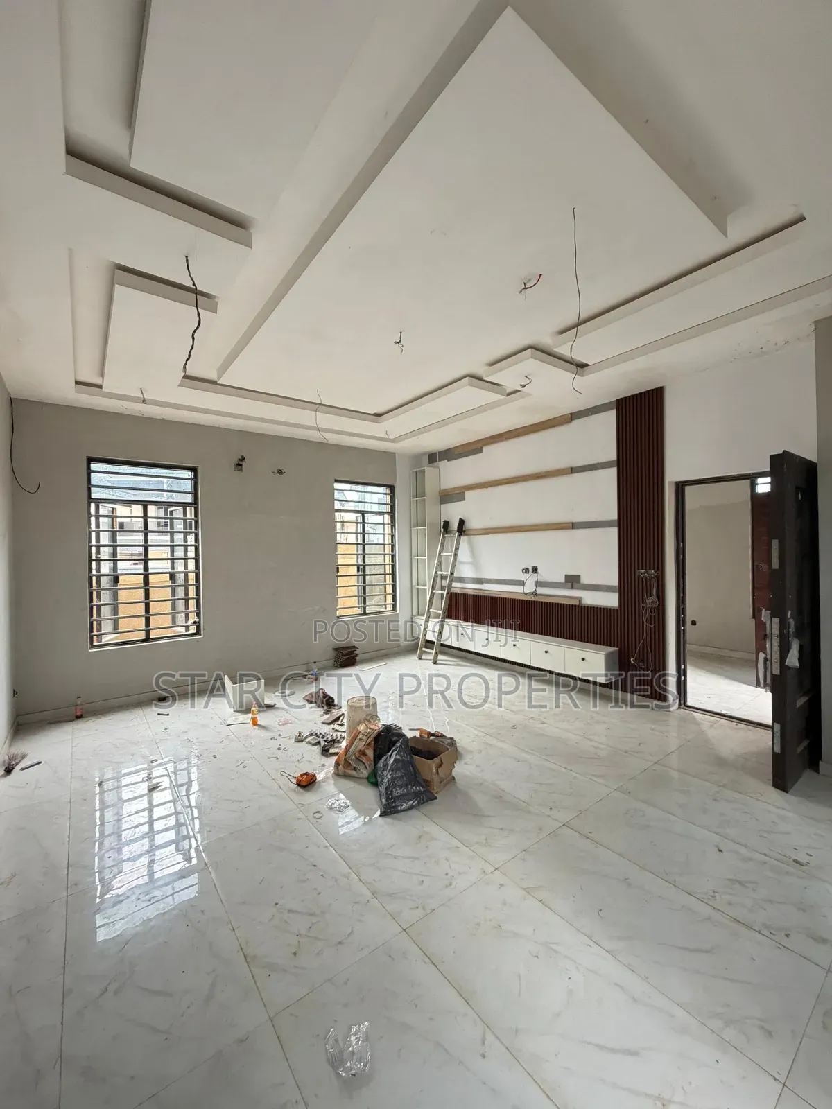 5bdrm Duplex in Omole 1 for sale in Omole Phase 1