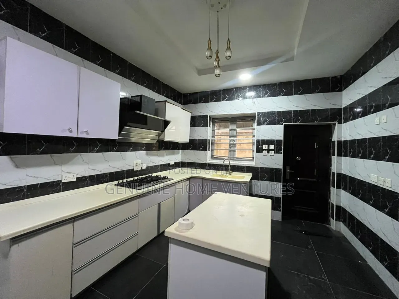 4bdrm Duplex in Orchid, Chevron for rent in Chevron
