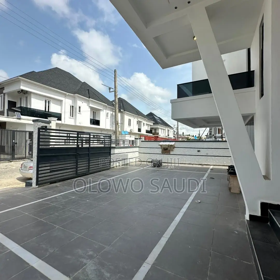 5bdrm Duplex in Beside Vgc for sale in VGC / Ajah