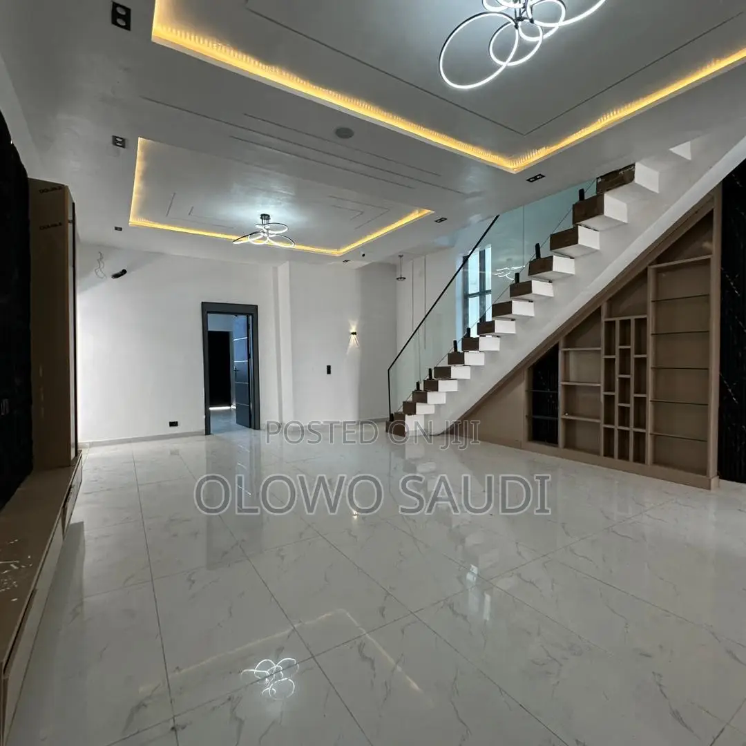 5bdrm Duplex in Beside Vgc for sale in VGC / Ajah