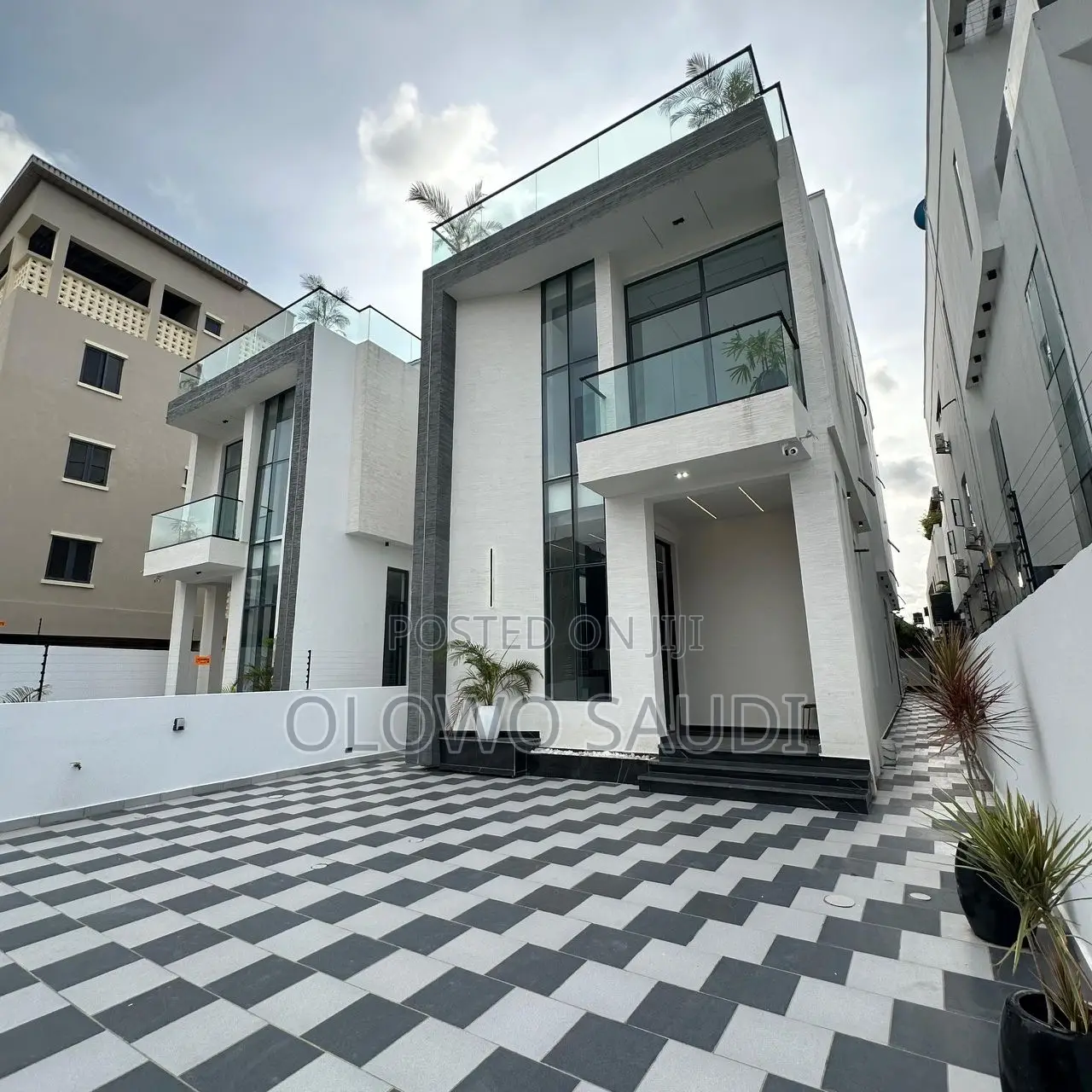 5bdrm Duplex in Osapa London for sale in Osapa london