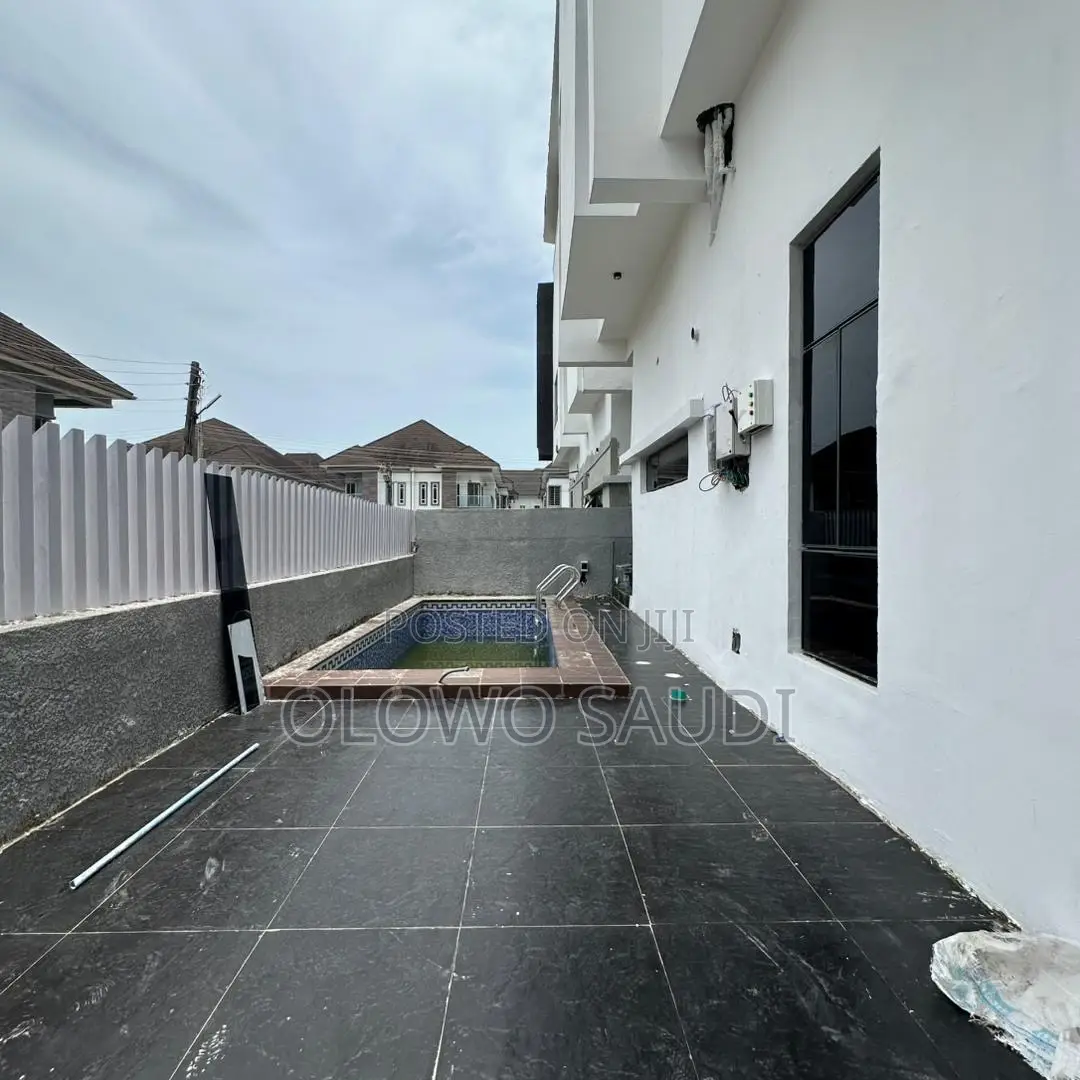 5bdrm Duplex in Ologolo for sale in Ologolo