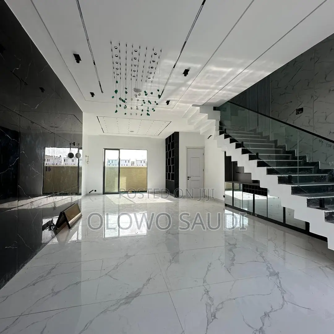 5bdrm Townhouse/Terrace in Lekki Phase 1 for sale in Lekki Phase 1