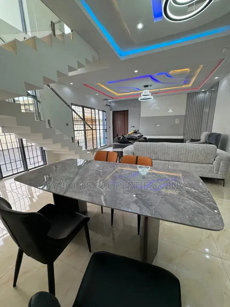 Furnished 5bdrm Duplex in Agric for sale in Agric