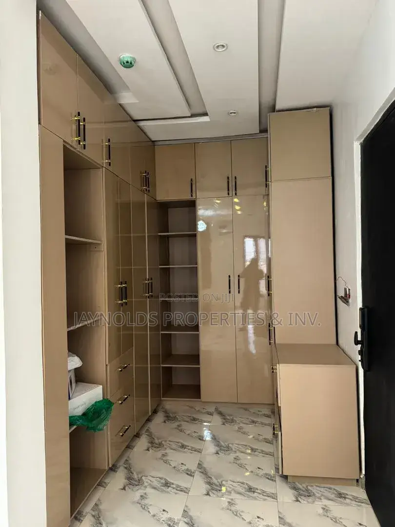 Furnished 5bdrm Duplex in Agric for sale in Agric