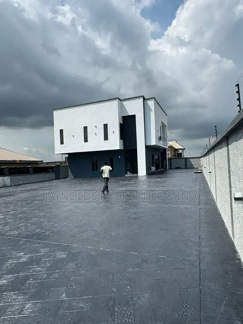 Furnished 5bdrm Duplex in Agric for sale in Agric
