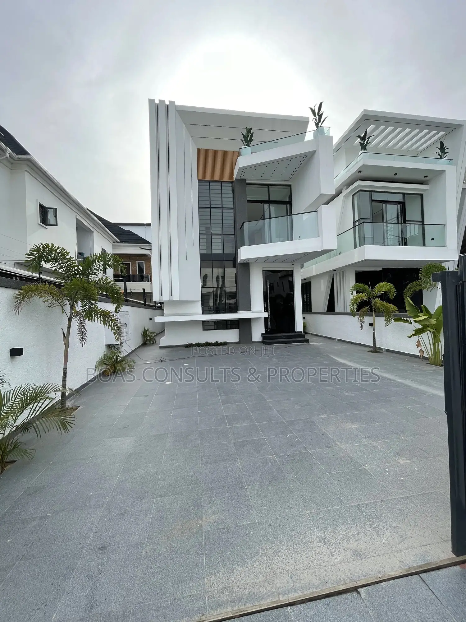 5bdrm Duplex in Lekki Phase 2 for sale in Lekki Phase 2