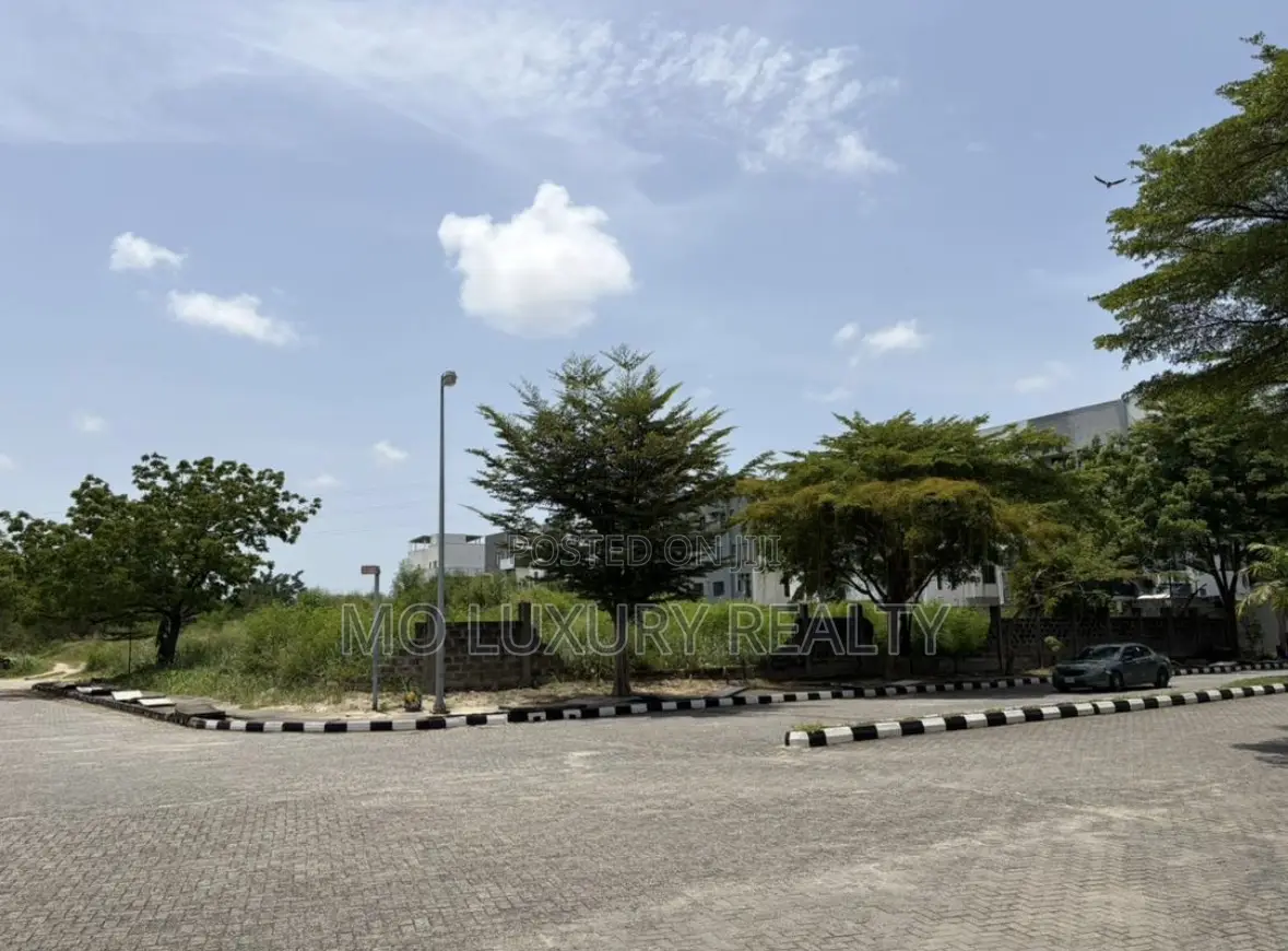 Land for Sale 2025sqm in Banana Island