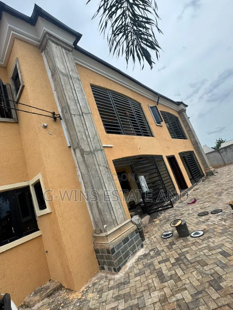 3bdrm Block of Flats in Aruogba Off Airport, Benin City for rent in Benin City