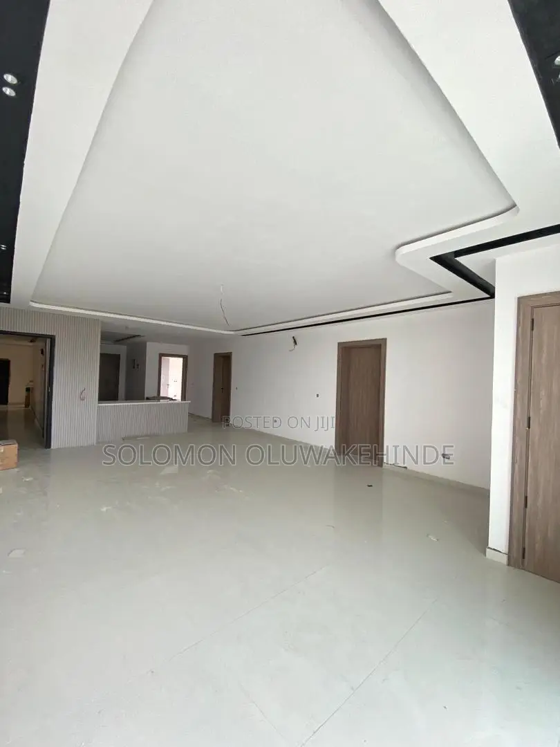 2bdrm Maisonette in Lekki Phase 1 for sale in Lekki Phase 1