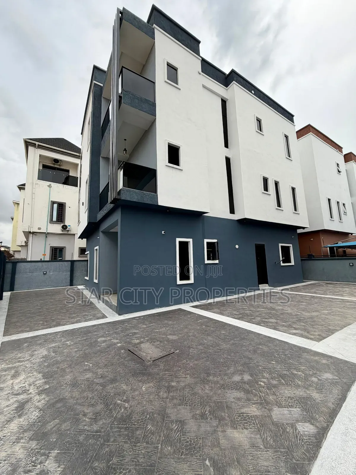 5bdrm Duplex in Magodo for sale in Magodo Isheri