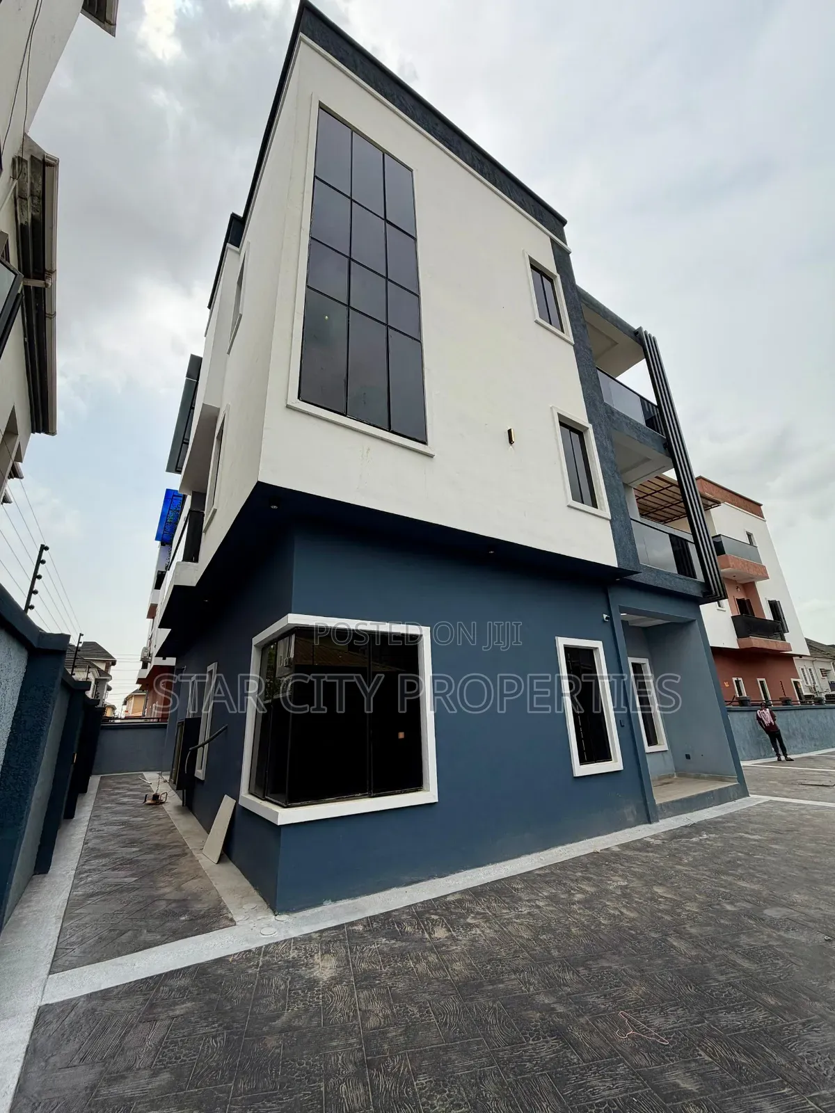 5bdrm Duplex in Magodo for sale in Magodo Isheri