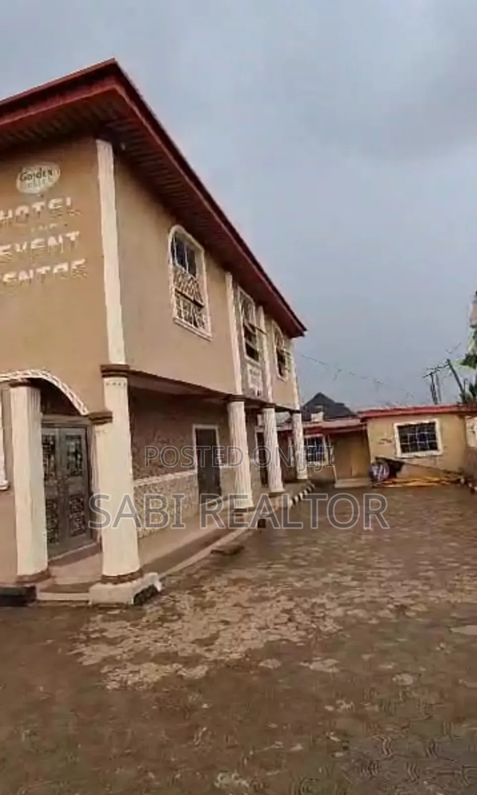 21 Rooms Hotel at Baruwa With Gym 3halls Big Mikano Generator on 3plots in Baruwa