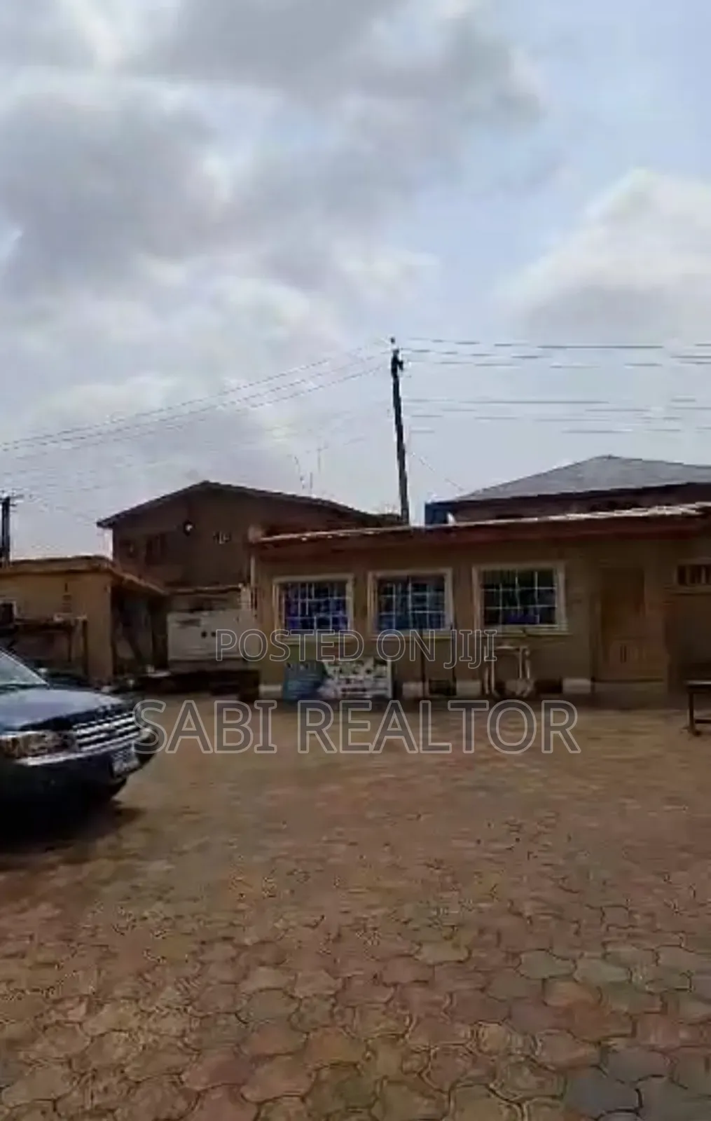 21 Rooms Hotel at Baruwa With Gym 3halls Big Mikano Generator on 3plots in Baruwa