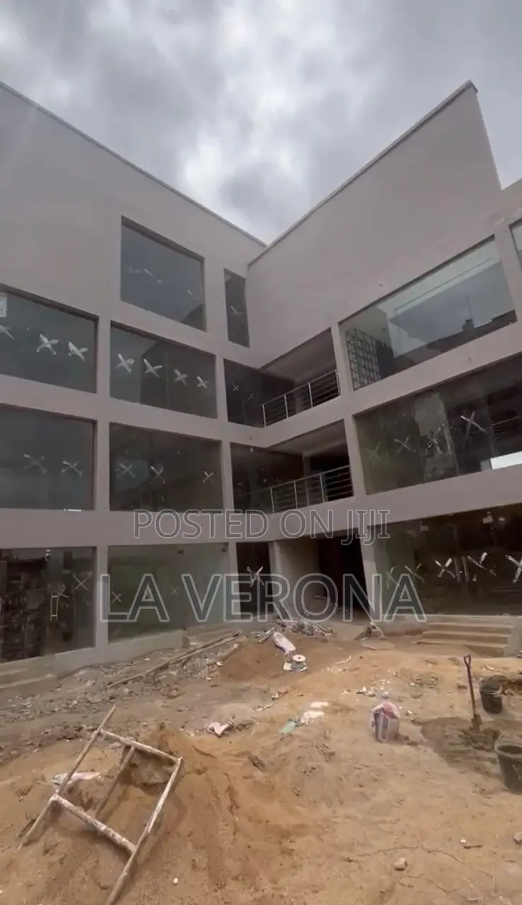 For Sale Plaza, Wuse 2 Space Size: 80sqmtrs Price: 400m in Wuse 2