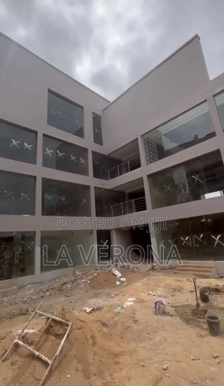 For Sale Plaza, Wuse 2 Space Size: 80sqmtrs Price: 400m in Wuse 2