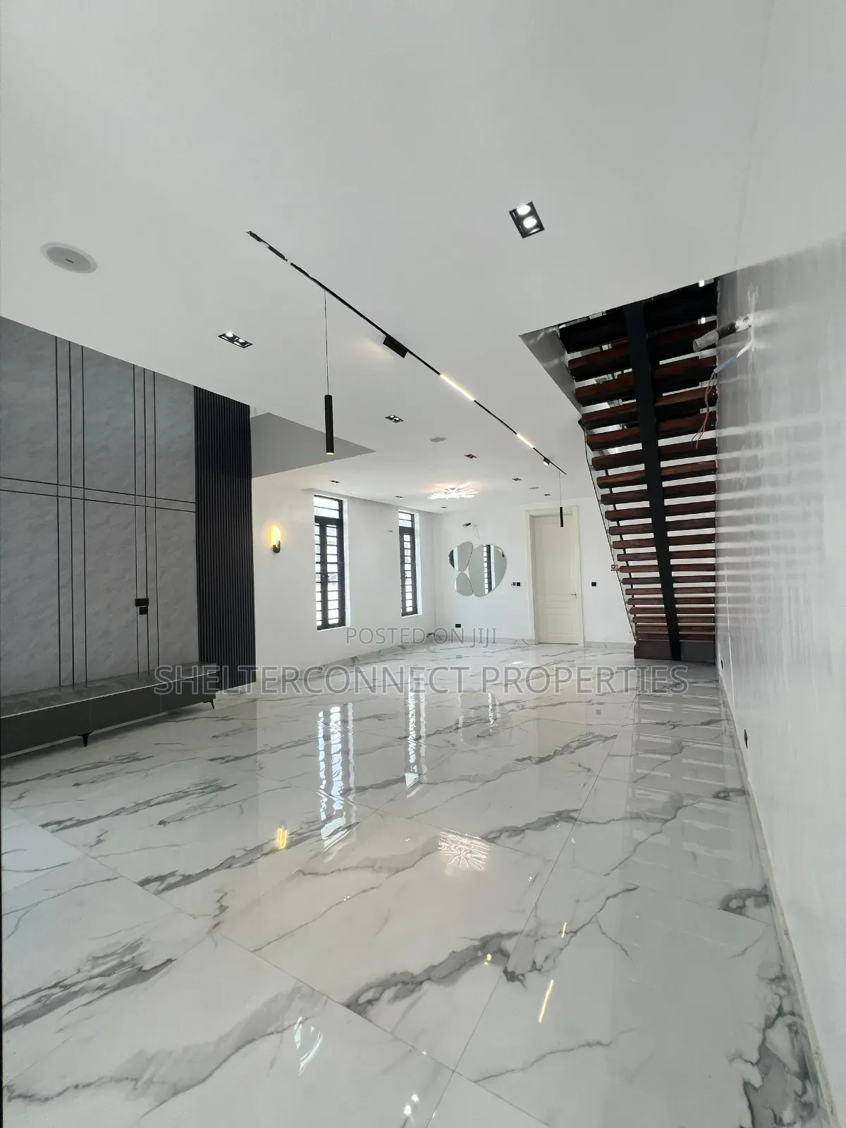 5bdrm Duplex in Lekki Phase 1 for sale in Lekki Phase 1
