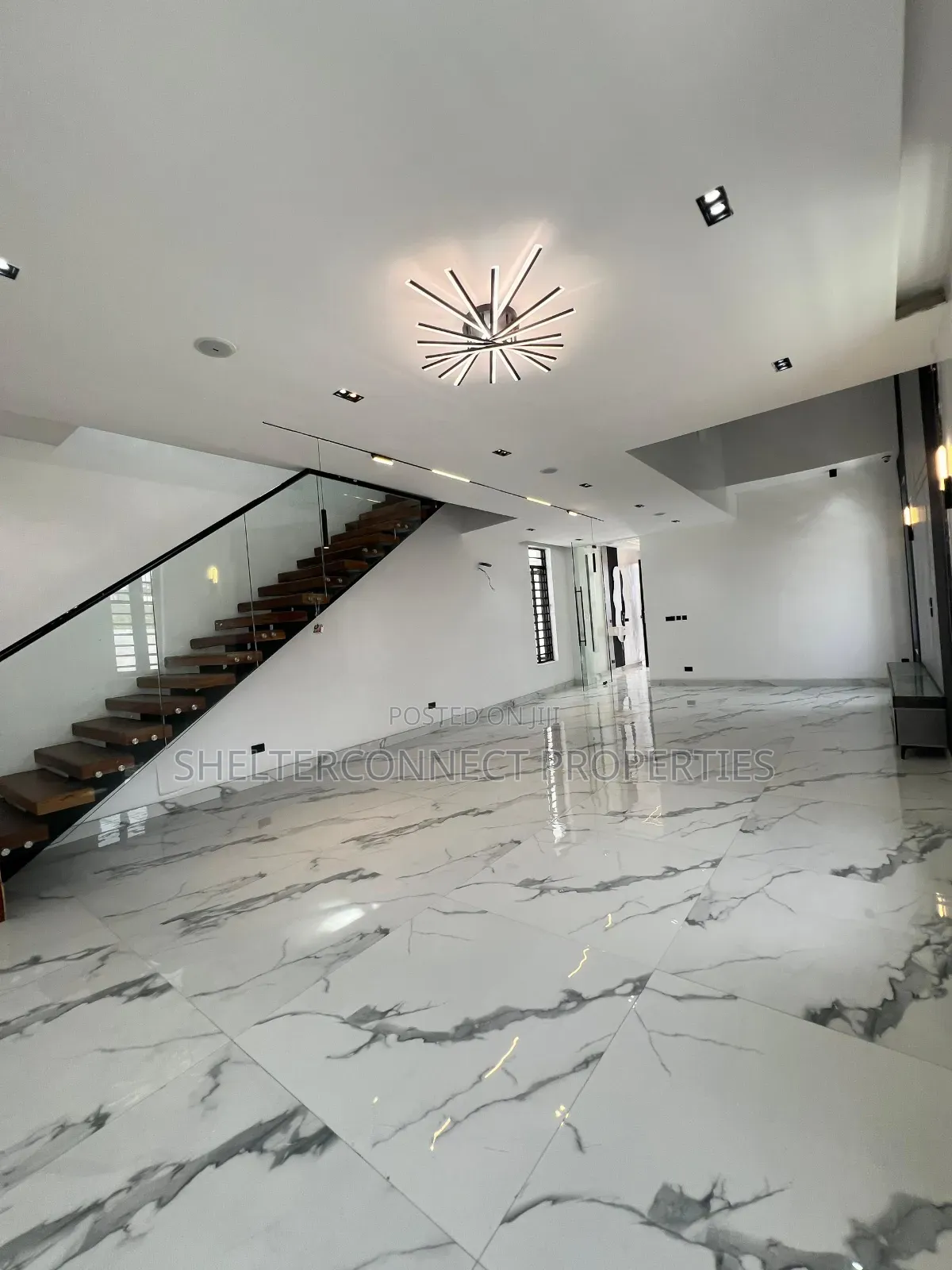 5bdrm Duplex in Lekki Phase 1 for sale in Lekki Phase 1