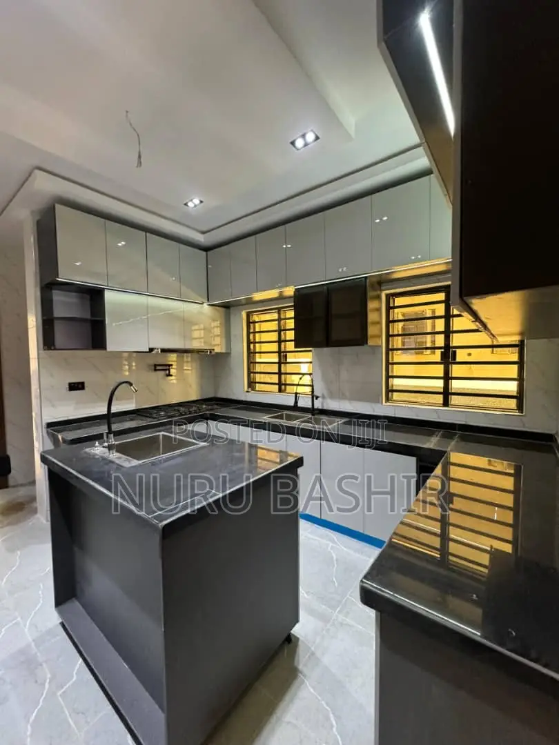 4bdrm Duplex in Carlton Gate Estate, Akobo for sale in Akobo