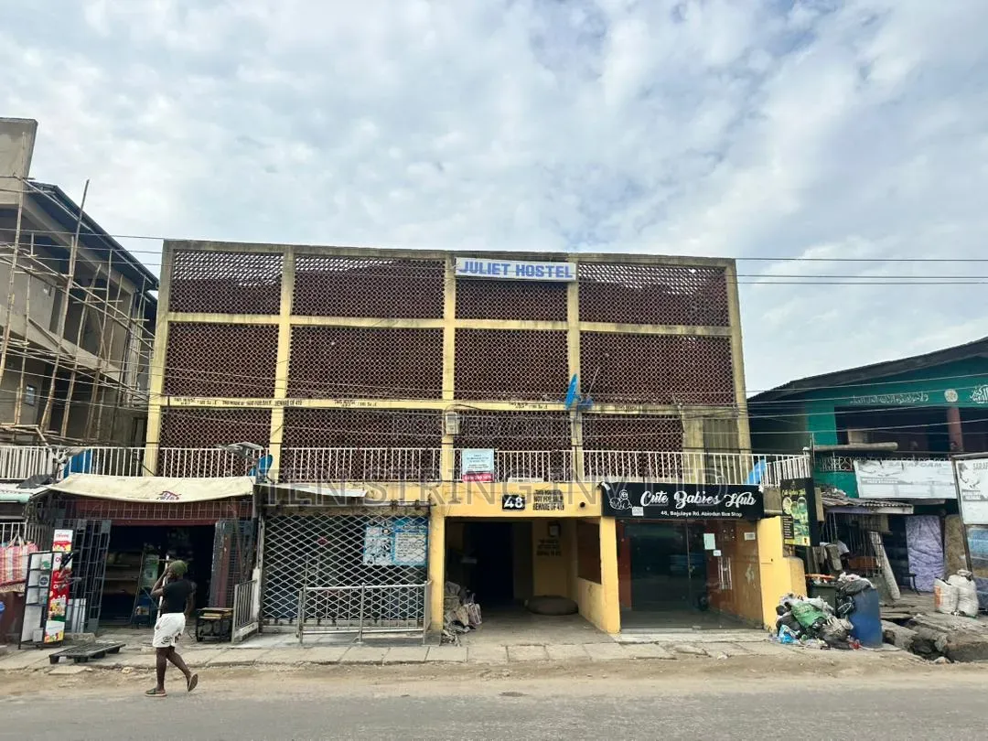 Gigantic 32 Ensuite Rooms Hotel With 3 Big Warehouses in Shomolu / Shomolu