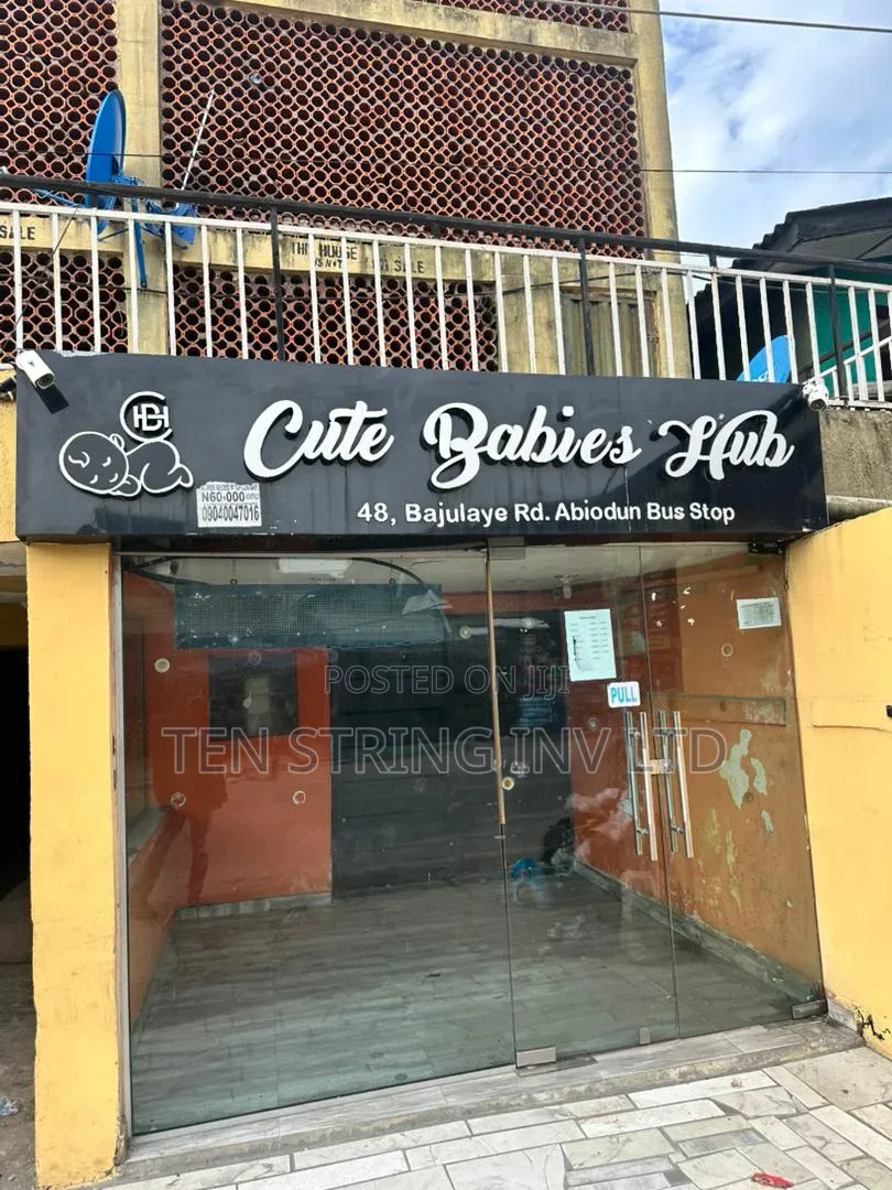 Gigantic 32 Ensuite Rooms Hotel With 3 Big Warehouses in Shomolu / Shomolu