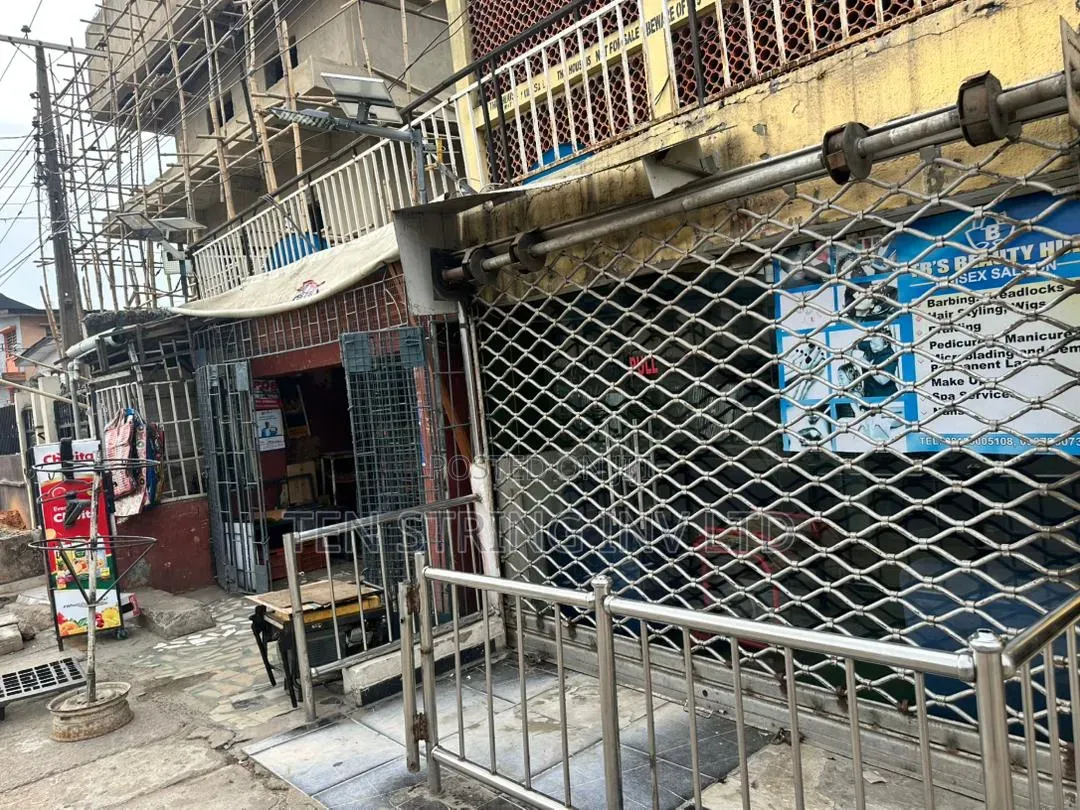 Gigantic 32 Ensuite Rooms Hotel With 3 Big Warehouses in Shomolu / Shomolu