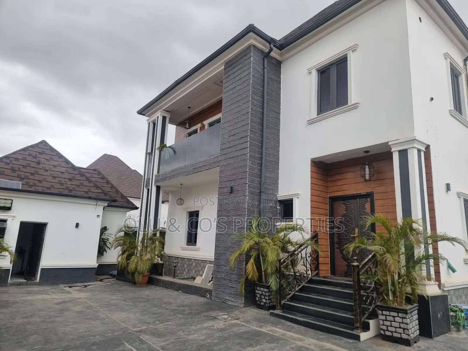 4bdrm Duplex in An Estate Opposite, Lugbe District for sale in Lugbe District