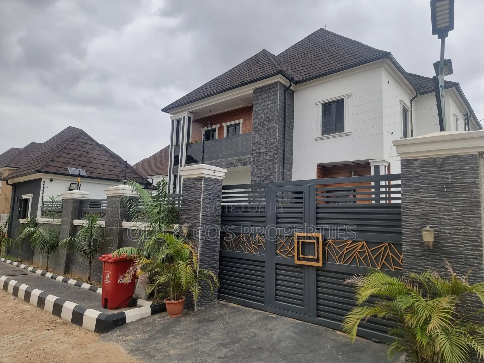 4bdrm Duplex in An Estate Opposite, Lugbe District for sale in Lugbe District
