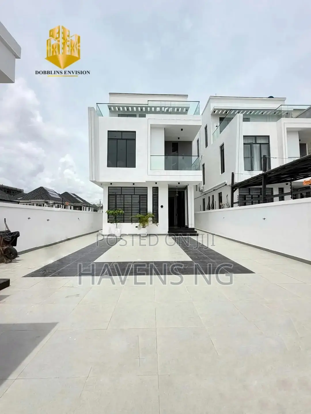 5bdrm Duplex in Lekki Phase 1 for sale in Lekki Phase 1