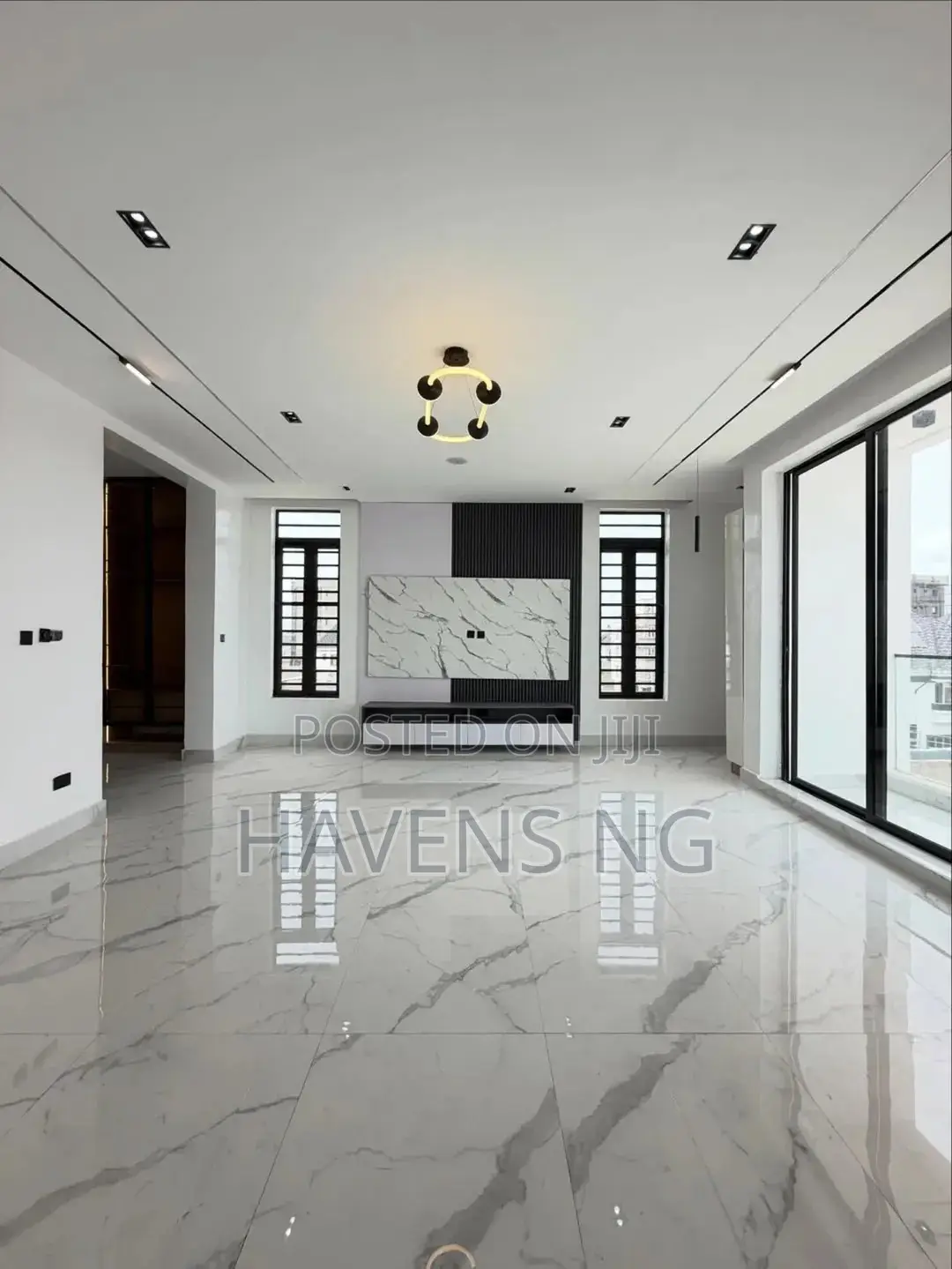 5bdrm Duplex in Lekki Phase 1 for sale in Lekki Phase 1
