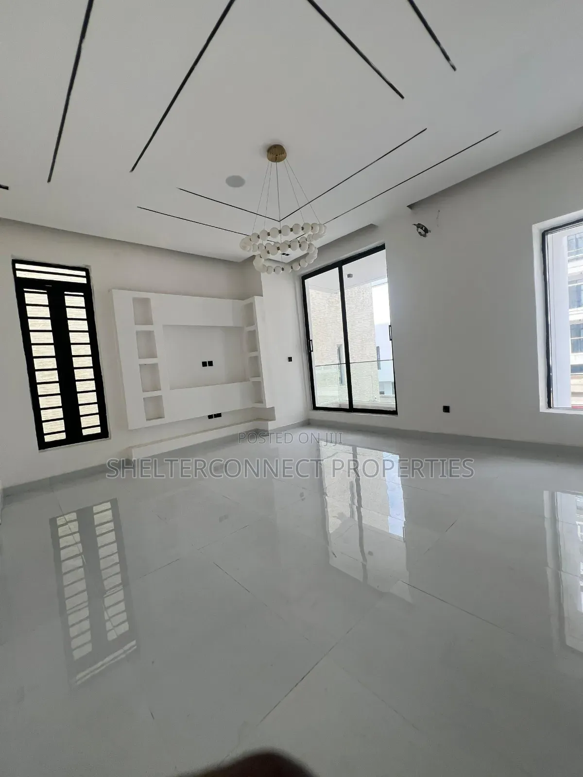 5bdrm Duplex in Lekki Phase 1 for sale in Lekki Phase 1