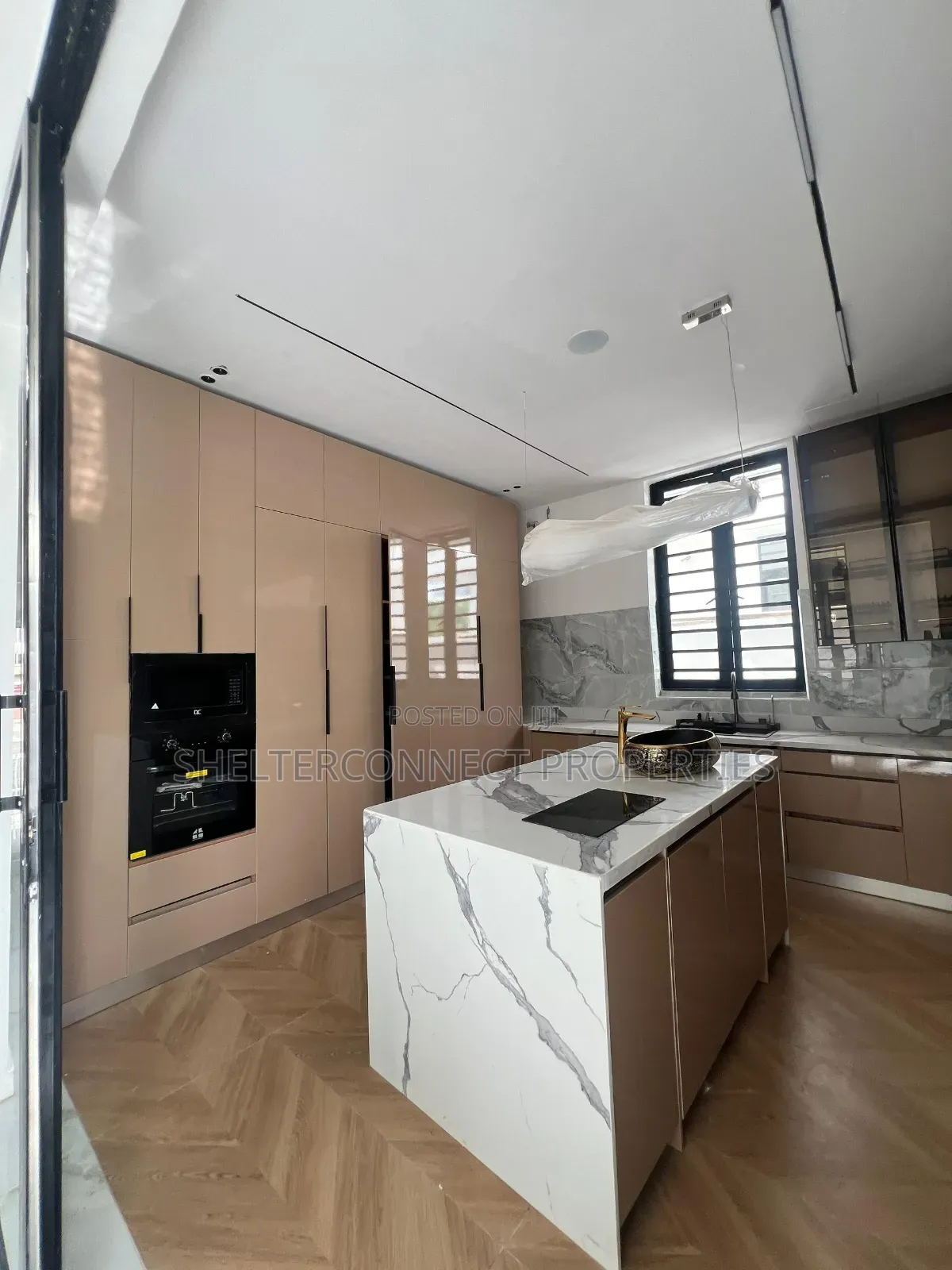 5bdrm Duplex in Lekki Phase 1 for sale in Lekki Phase 1