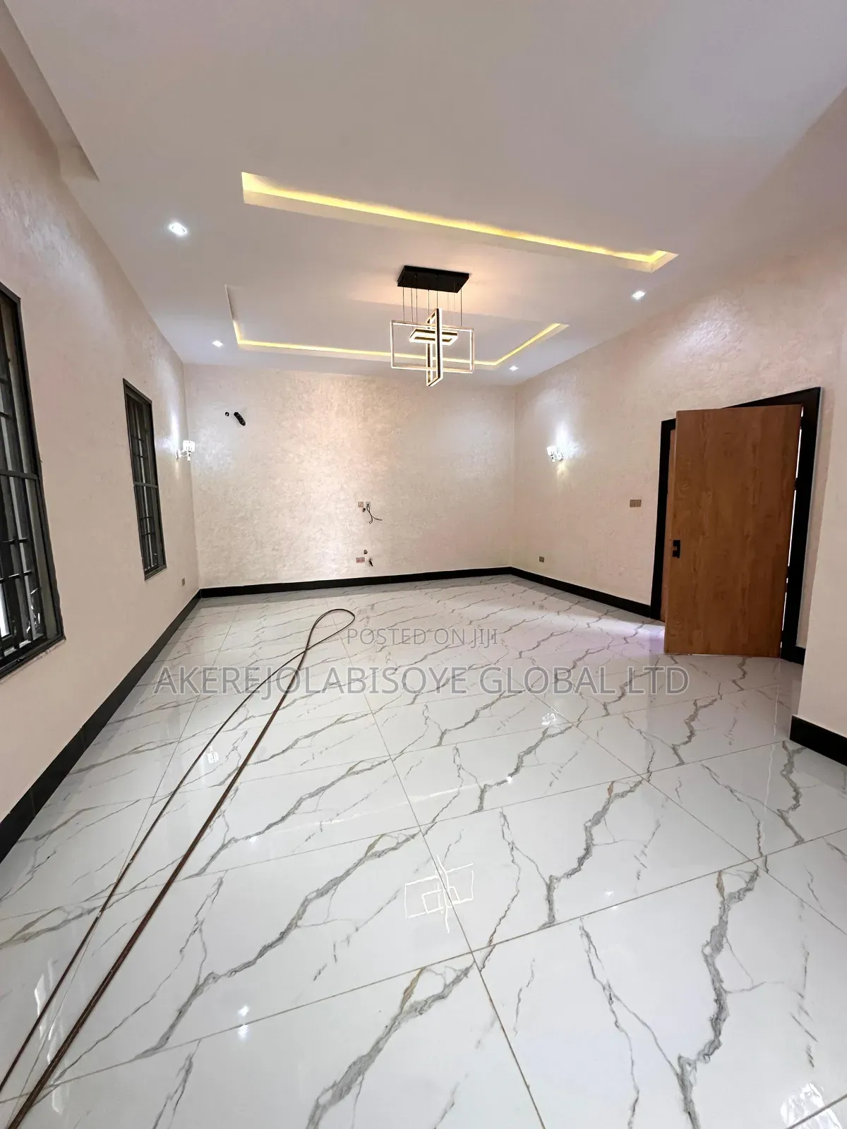 7bdrm Duplex in In An Estate for sale in Gwarinpa