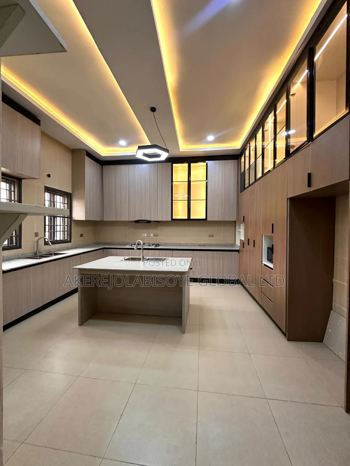 7bdrm Duplex in In An Estate for sale in Gwarinpa