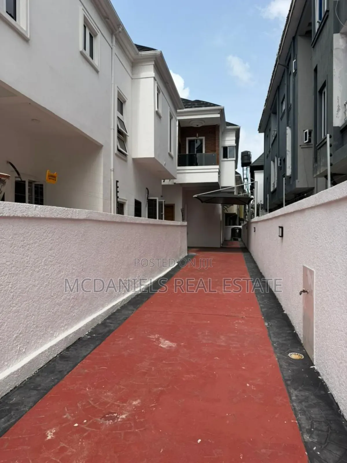 4bdrm Duplex in Chevron for sale in Chevron