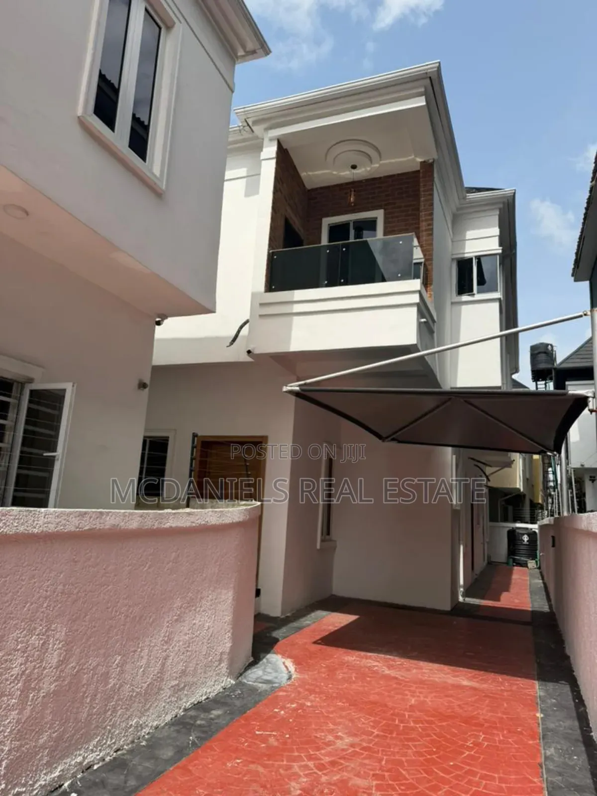 4bdrm Duplex in Chevron for sale in Chevron