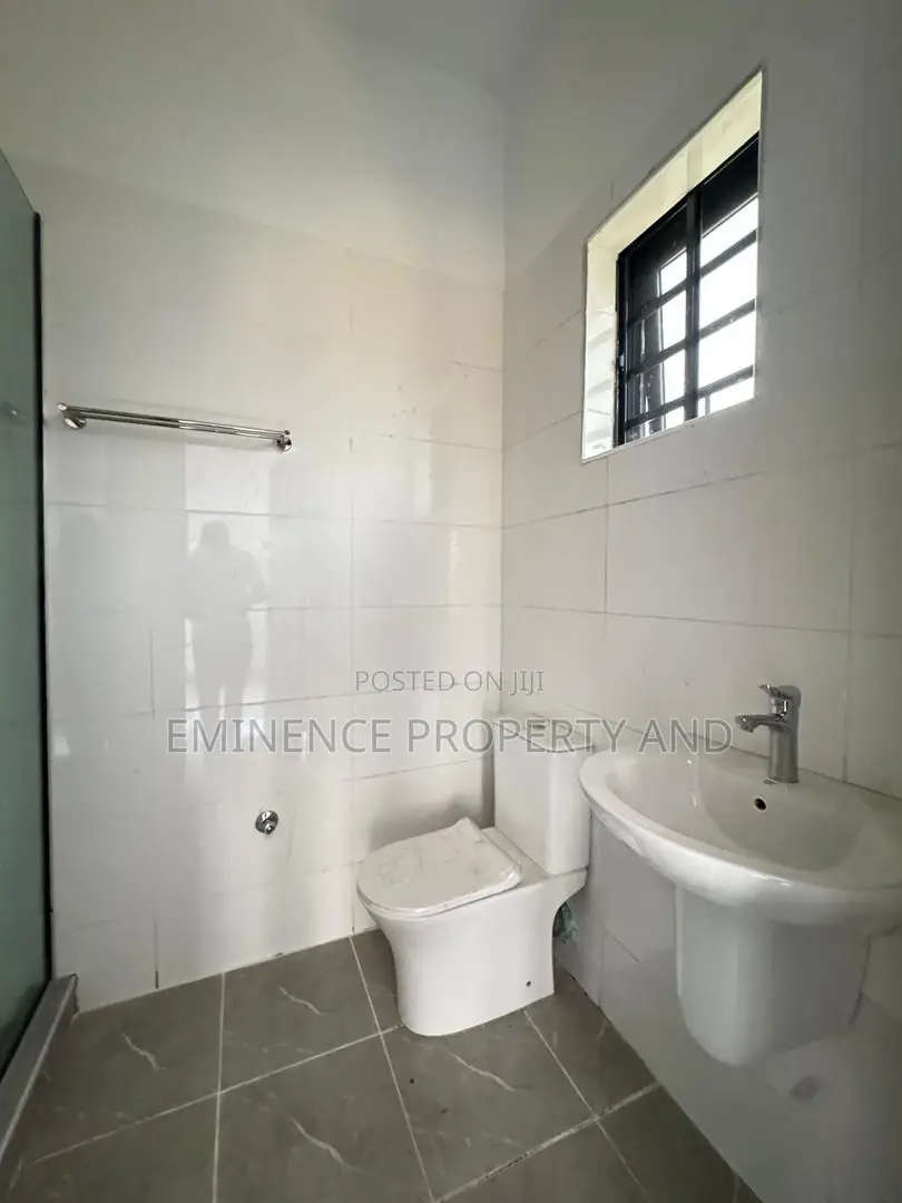 3bdrm Apartment In Lekki Phase 2 For Sale in Lekki Phase 2