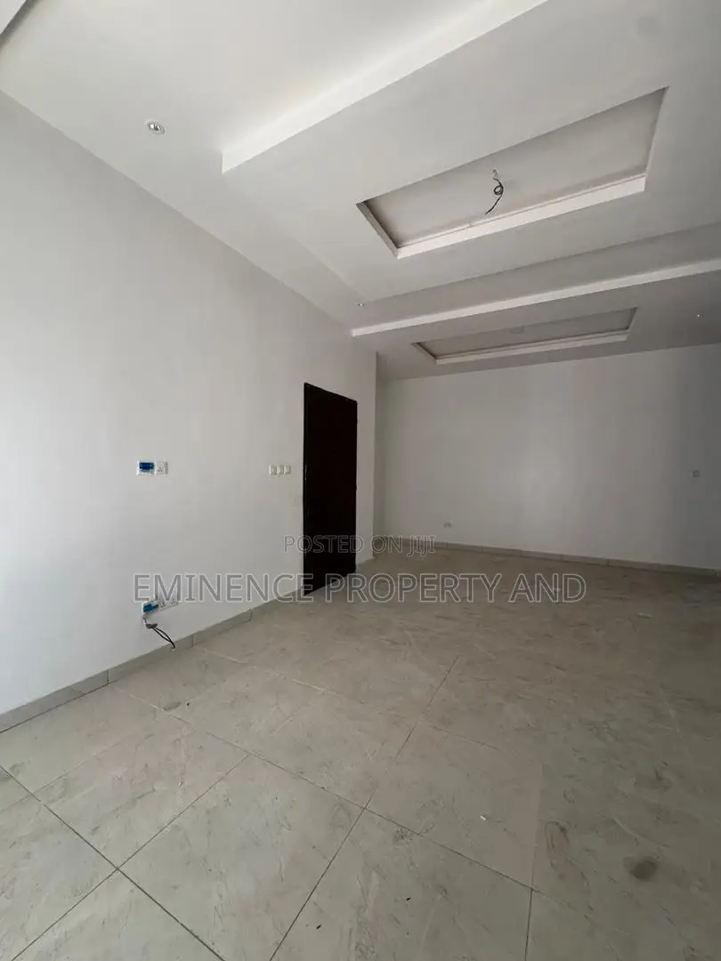 3bdrm Apartment In Lekki Phase 2 For Sale in Lekki Phase 2