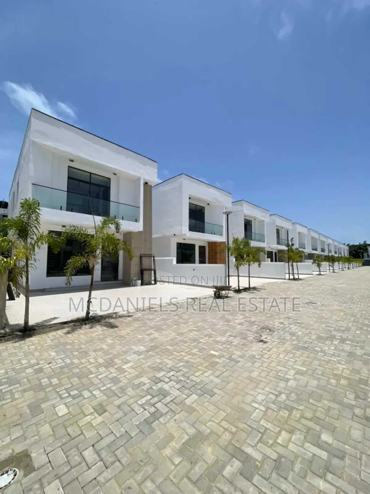 4bdrm Duplex in Ilaje / Lekki for sale in Ilaje / Lekki